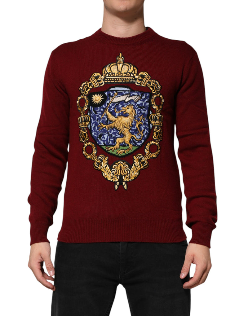 Suéter de cachemira color burdeos de Dolce & Gabbana con emblema de león