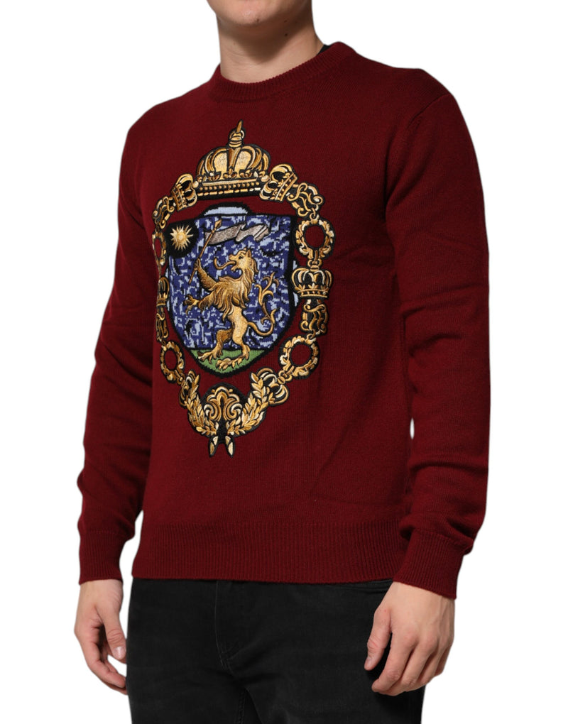 Suéter de cachemira color burdeos de Dolce & Gabbana con emblema de león