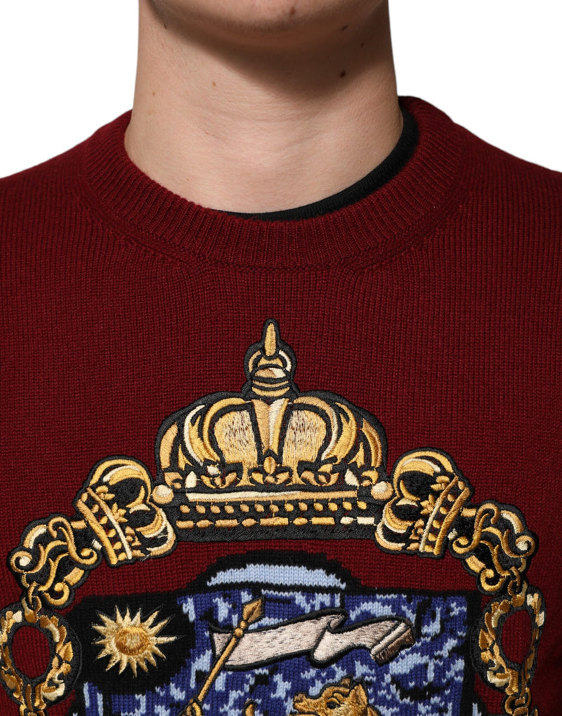 Suéter de cachemira color burdeos de Dolce & Gabbana con emblema de león