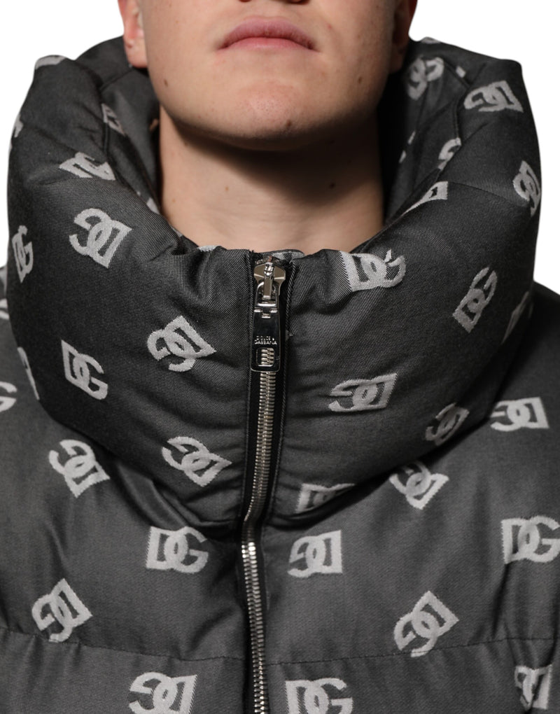 Jaqueta puffer masculina Dolce & Gabbana, preta, com monograma DG e fechamento por zíper