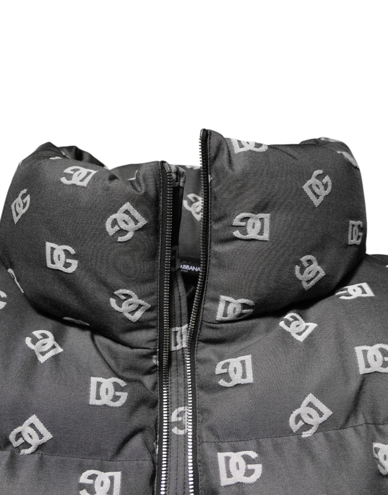 Jaqueta puffer masculina Dolce & Gabbana, preta, com monograma DG e fechamento por zíper