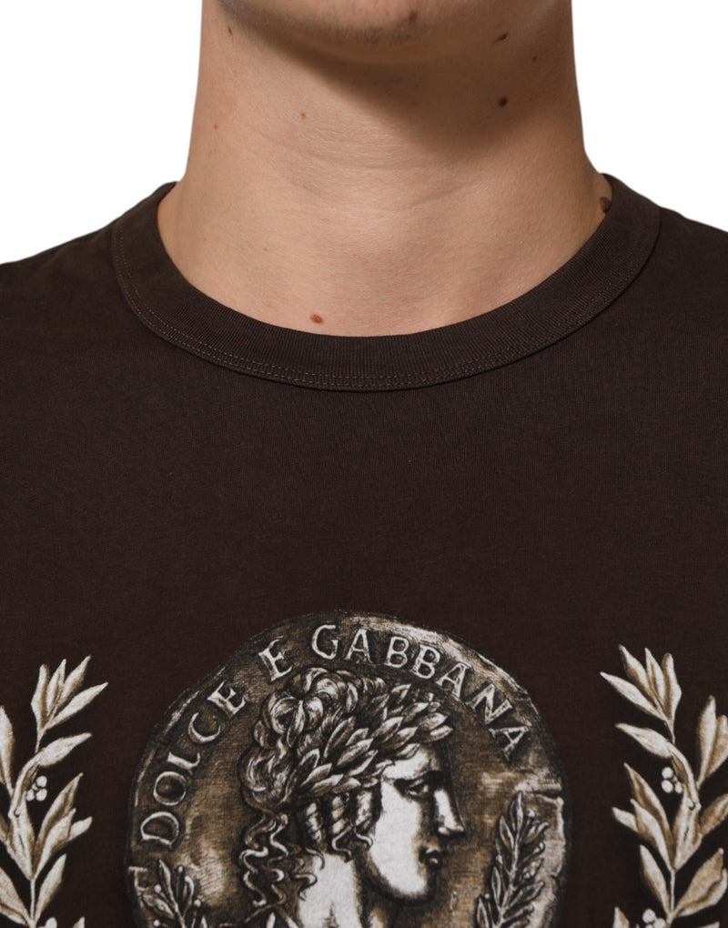 Dolce & Gabbana T-shirt marrone da uomo a girocollo con stampa di moneta e alloro