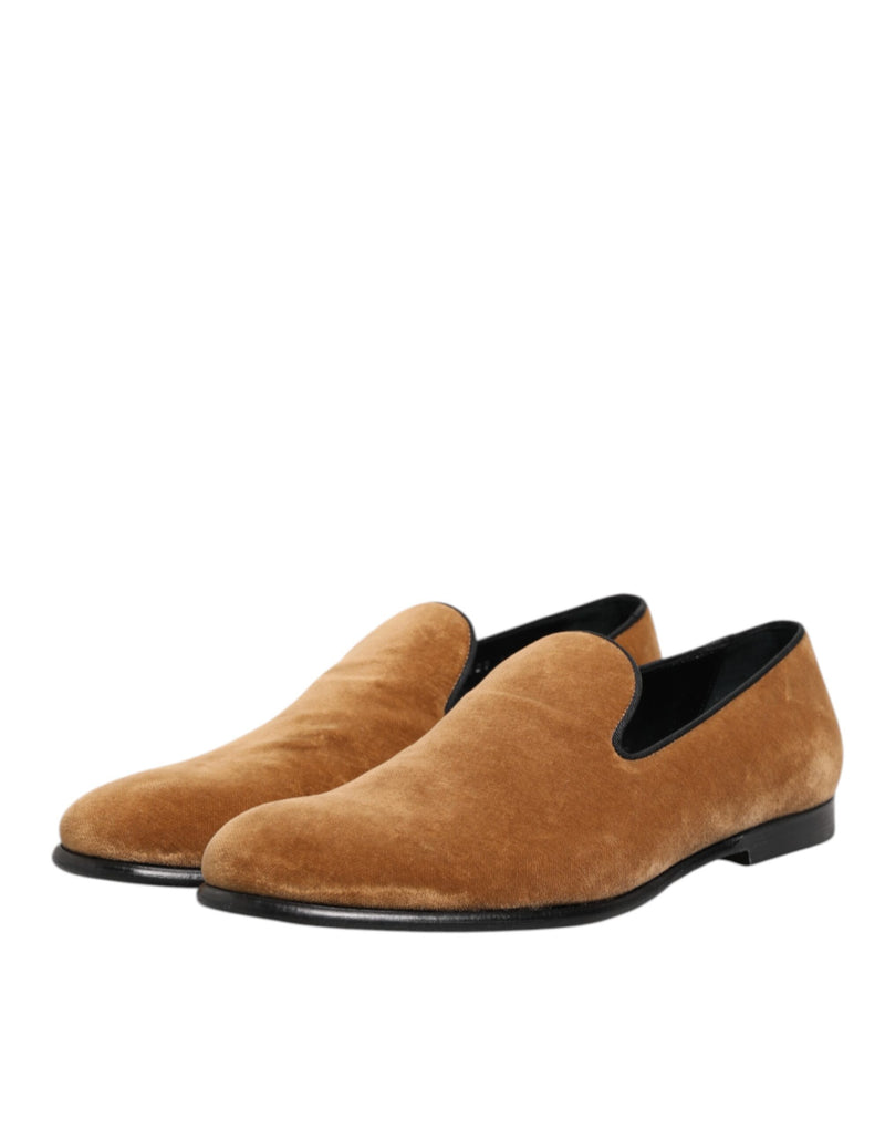 Mocassins sociais masculinos de camurça marrom sem cadarço da Dolce & Gabbana