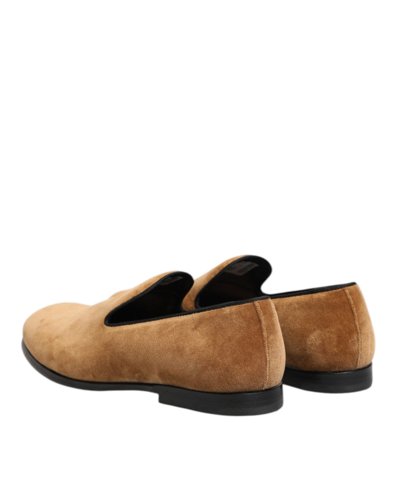 Mocassins sociais masculinos de camurça marrom sem cadarço da Dolce & Gabbana