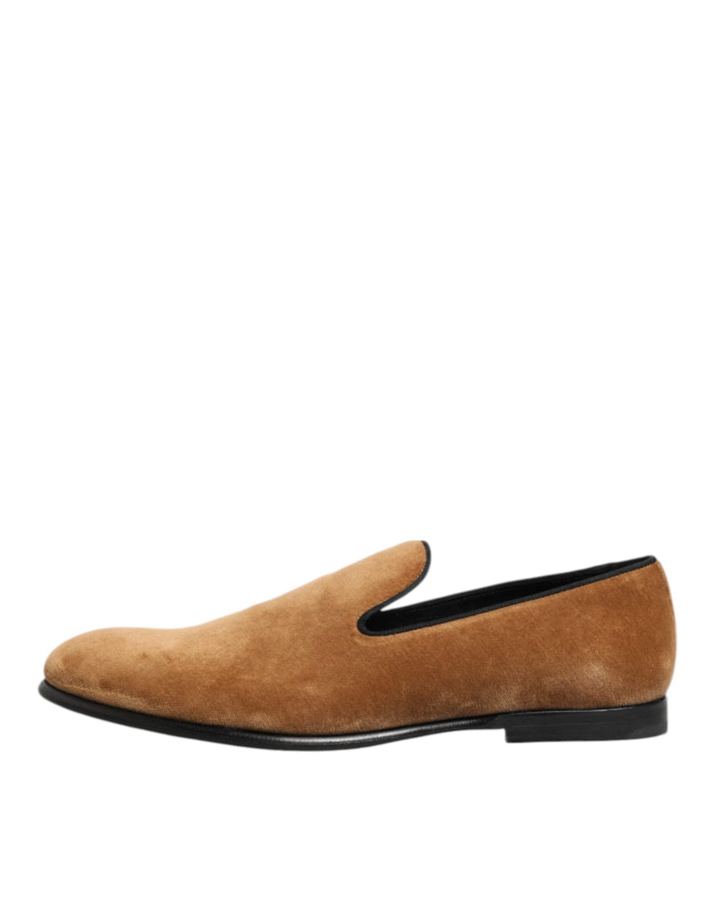 Mocassins sociais masculinos de camurça marrom sem cadarço da Dolce & Gabbana