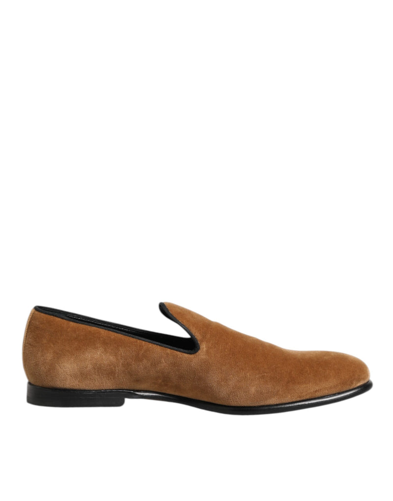 Mocassins sociais masculinos de camurça marrom sem cadarço da Dolce & Gabbana