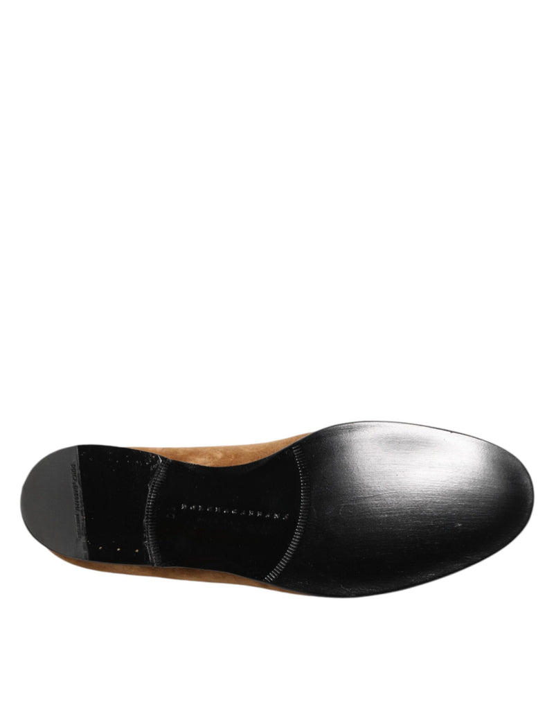 Mocassins sociais masculinos de camurça marrom sem cadarço da Dolce & Gabbana