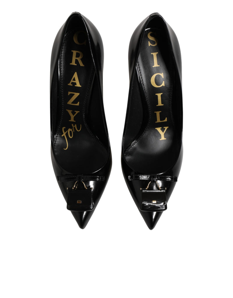 Zapatos de tacón negros con adornos de pedrería de Dolce & Gabbana