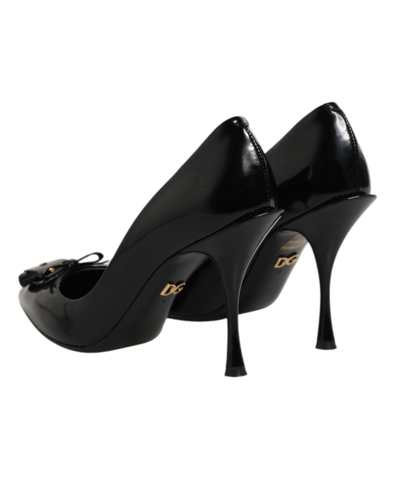 Zapatos de tacón negros con adornos de pedrería de Dolce & Gabbana