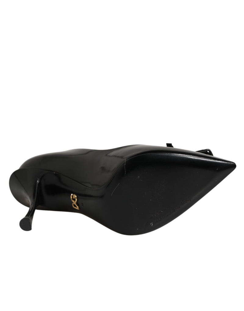 Zapatos de tacón negros con adornos de pedrería de Dolce & Gabbana