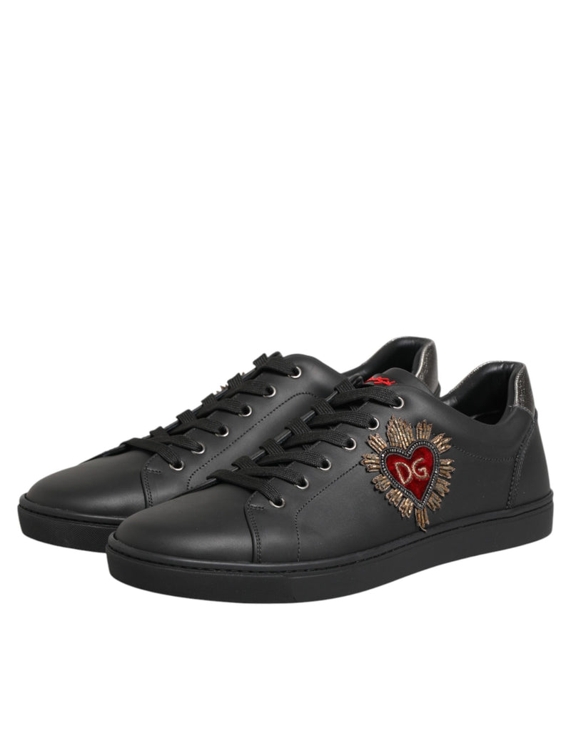Tênis Dolce & Gabbana de couro preto com aplicação de coração