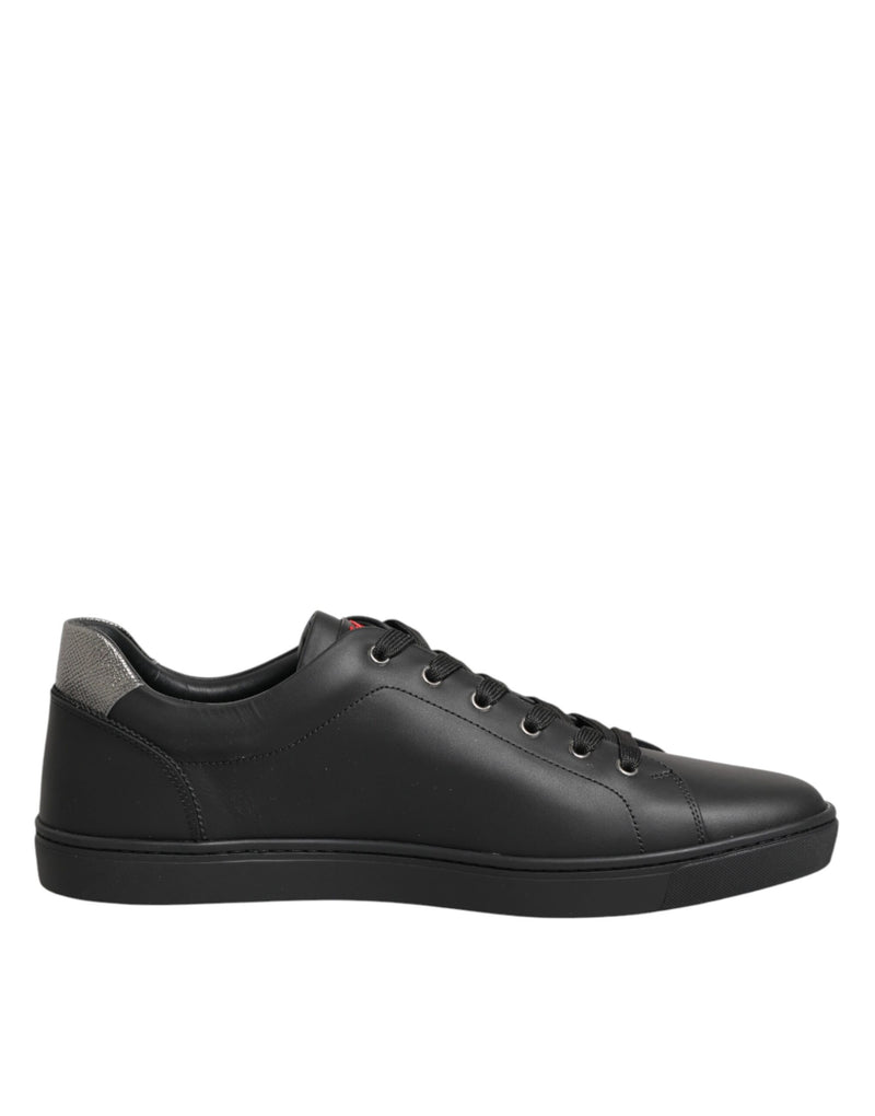 Tênis Dolce & Gabbana de couro preto com aplicação de coração