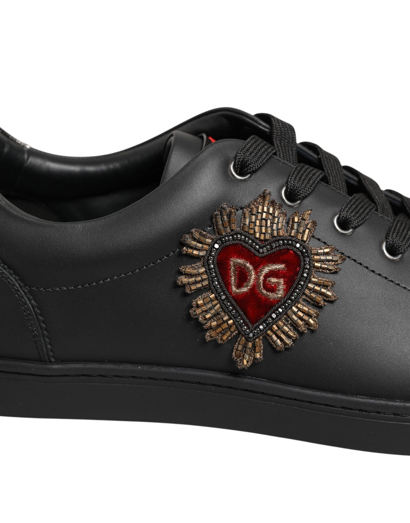 Tênis Dolce & Gabbana de couro preto com aplicação de coração